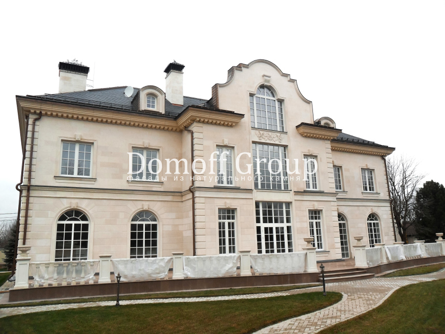 Красивые фасады загородных домов
